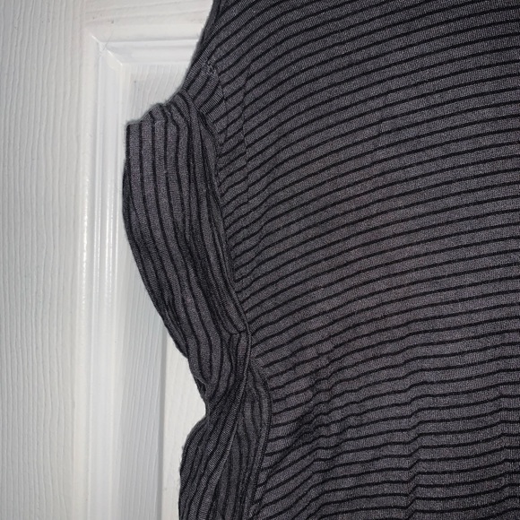 black and grey striped tshirt - Picture 5 of 6